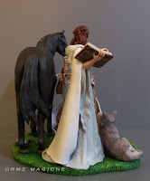 statuette fantasy personalizzate scultura per matrimoni  con maga e cavallo orme magiche milano