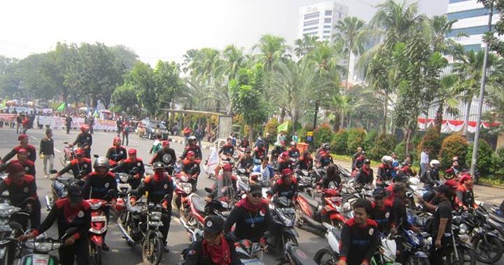 Demo Buruh PT Kawasaki Motor Indonesia Pulogadung 