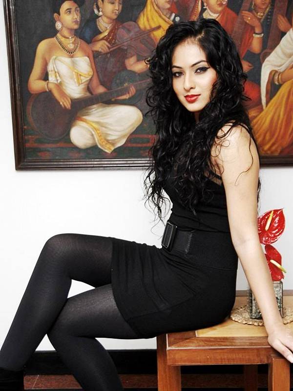 sexy-model-nikesha-patel