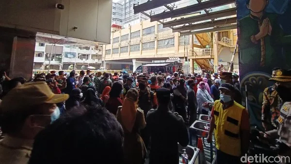 Kerumunan Pasar Tanah Abang, PDIP Tuding Anies Tak Fokus di DKI