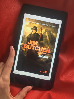 “Zmiany” Jim Butcher, fot. paratexterka ©