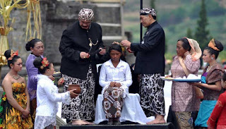 https://FindWisata.blogspot.com | Ritual Potong Rambut Gembel