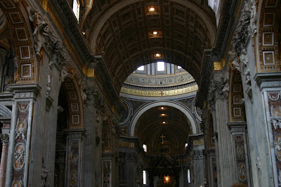 PhotographoftheceilingofSaintPeter'sBasilica