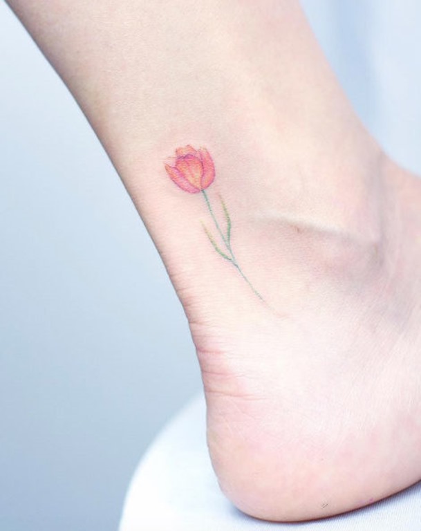 este_dimensional_floral_tattoo