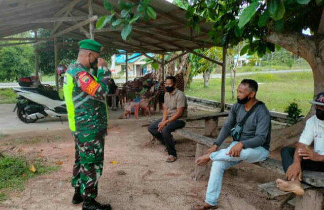 Babinsa Desa Tanjung Ajak Warga Kerjasama Terapkan Prokes Cegah Penyebaran Covid-19