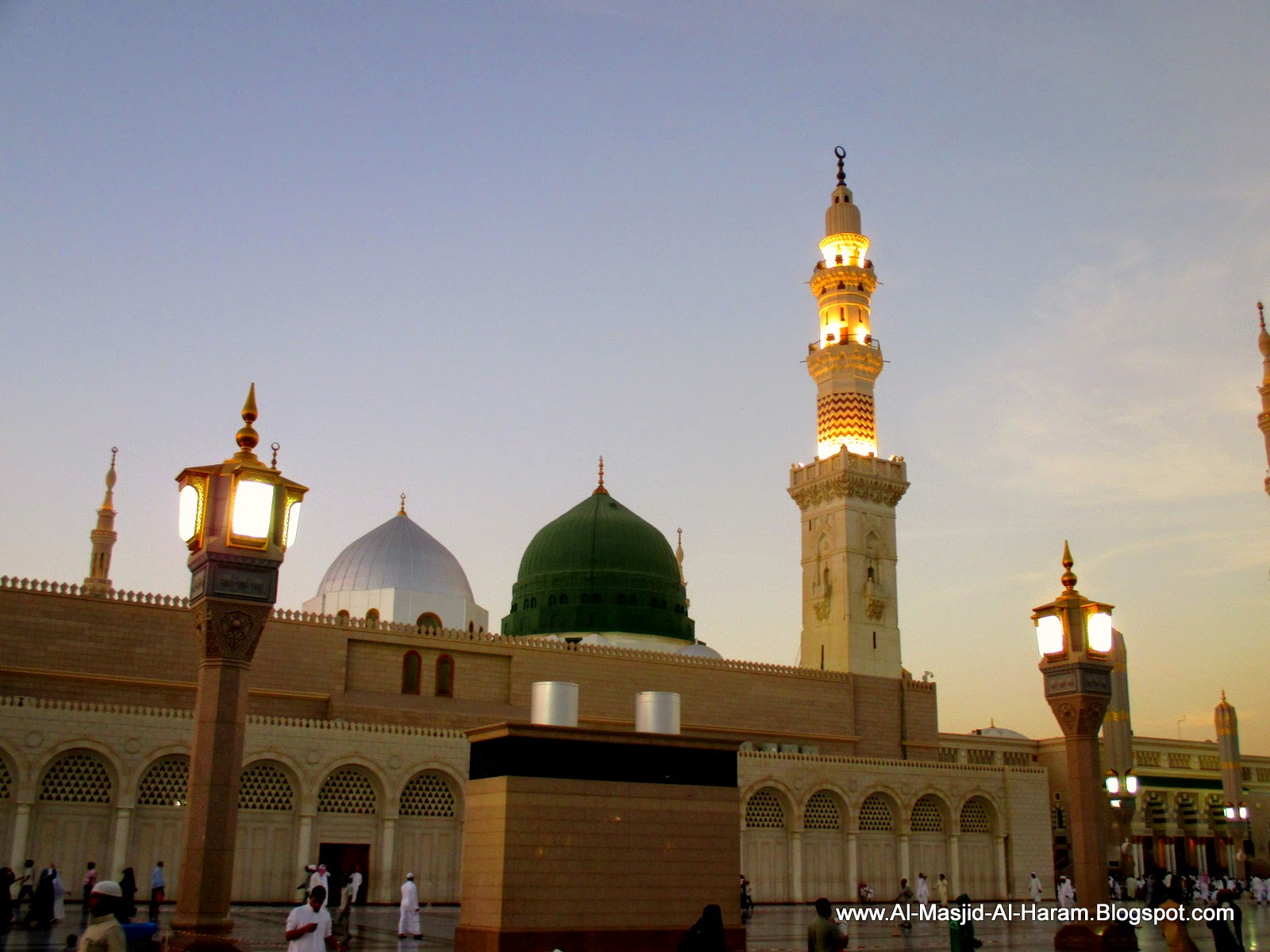 Pictures of Al Masjid Al Haram: Pictures of Masjid Nabawi Exterior 