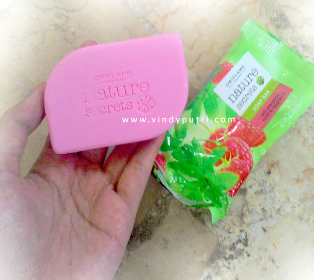 Nature Secret Mint & Raspberry Soap Bar by Oriflame Review