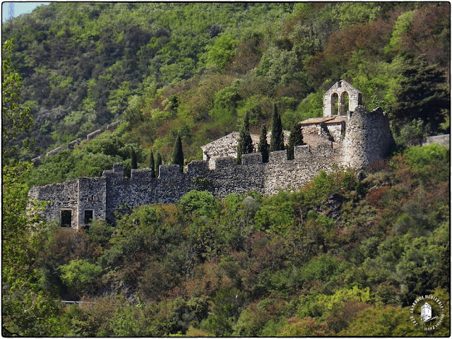 ROCHEMAURE (07) - Château-fort et village fortifié