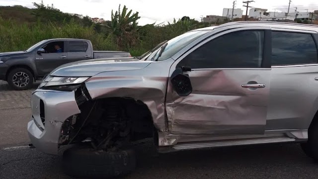 Recôncavo: Motorista fica preso às ferragens após acidente entre três veículos