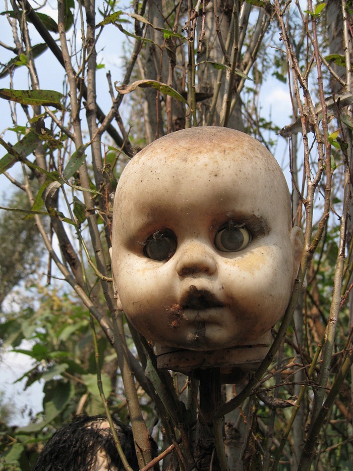 island-of-dolls-12