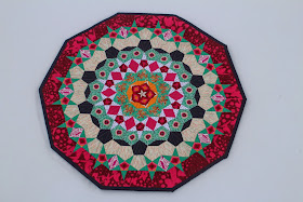 http://ahodgepodgeadventure.blogspot.com/2015/01/la-passacaglia-mini-quilt.html