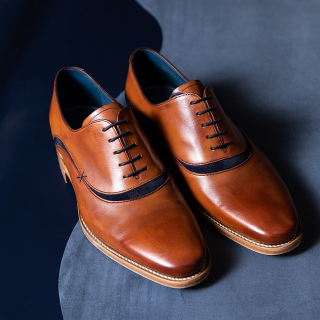 A Pair of Brown Fashionable Leather Oxford Shoes