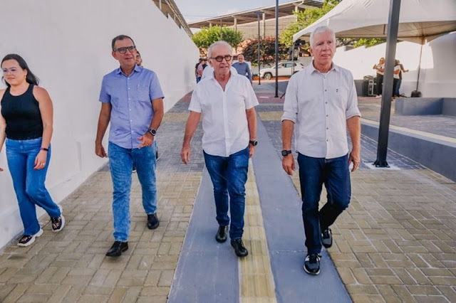 Cícero Lucena inaugura novo modelo de calçadão entre ruas no bairro Anatólia