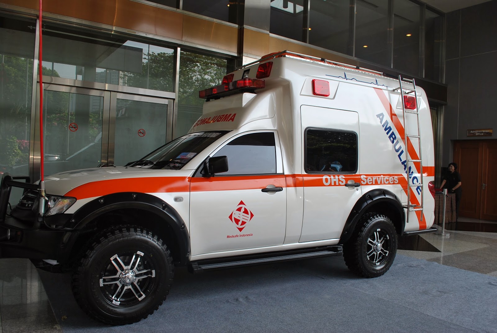 Mobil Ambulance Unik Menggunakan Mitsubishi Strada Mobil Murah