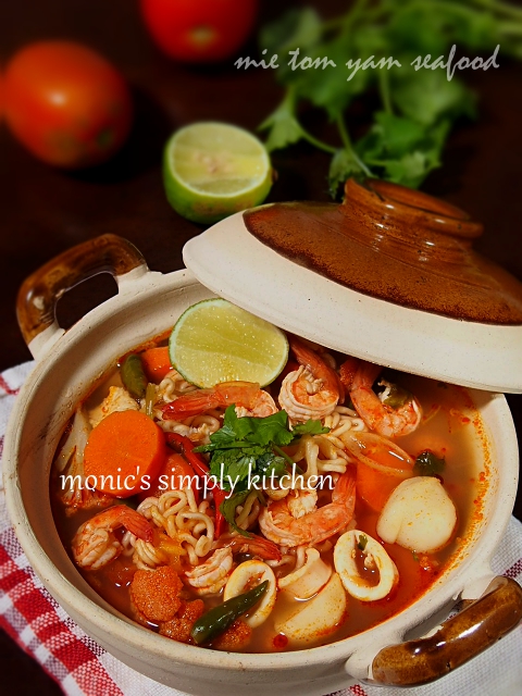 Resep Mie Tom Yam Seafood - Monic's Simply Kitchen