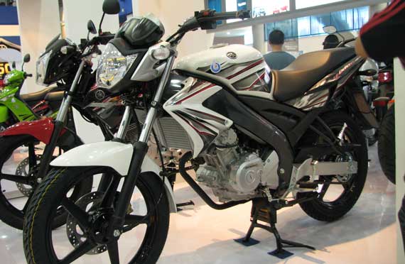 YAMAHA VIXION 2011 WARNA PUTIH BARU