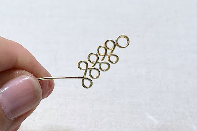 Making multiple loops on a piece of wire