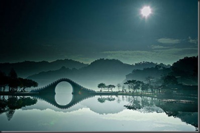 Moon bridge in Dahu Park, Taipei