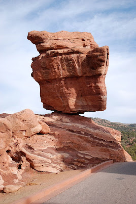 artikel-populer.blogspot.com - 7 Balancing Rocks Yang Terkenal Di Dunia
