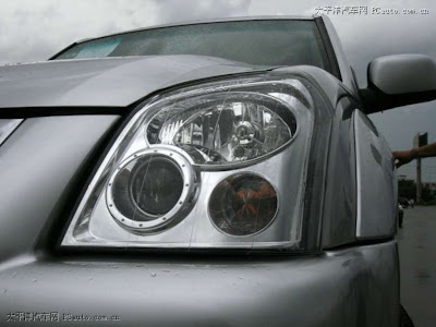headlight of Force Motors SUV
