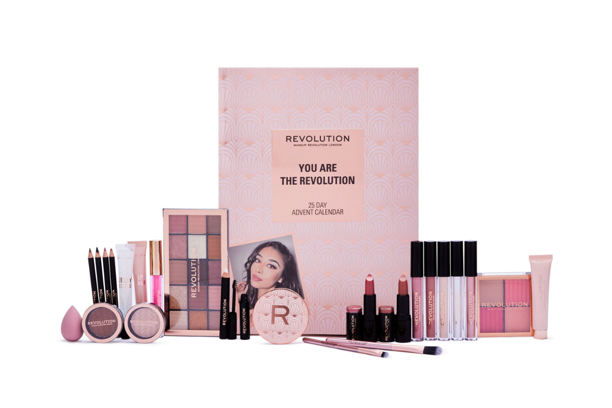 Makeup Revolution Kalendarz Adwentowy z kosmetykami 2022 You Are The Revolution