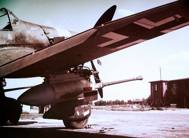 Junkers Ju-87G color photos of World War II worldwartwo.filminspector.com