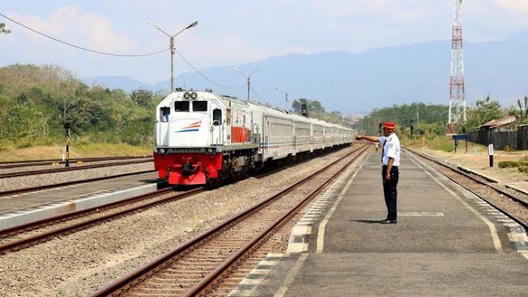 Gambar Stasiun Kereta Api Untuk Diwarnai / 5 Stasiun Kereta Api Paling Romantis dan Ikonik di ... - Kumpulan gambar hitam putih bw untuk diwarnai.