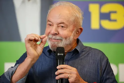 O presidente eleito, Luiz Inácio Lula da Silva Miguel Schincariol/AFP   Leia mais em: https://veja.abril.com.br/coluna/radar/lula-embarca-nesta-segunda-para-viagens-ao-egito-e-portugal/