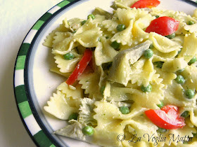 farfalle al pesto di basilico pomodorini piselli e carciofi