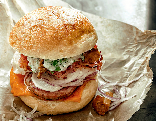 Burger au saucisson à la lyonnaise