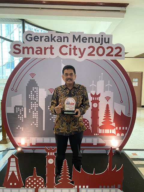 Pj Walikota Tebing Tinggi Terima Penghargaan 50 Kabupaten/Kota Terpilih Gerakan Menuju Smart City