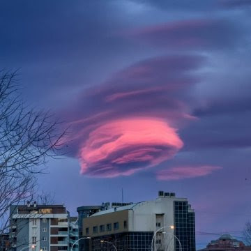 forme de nuage créée par les chemtrails