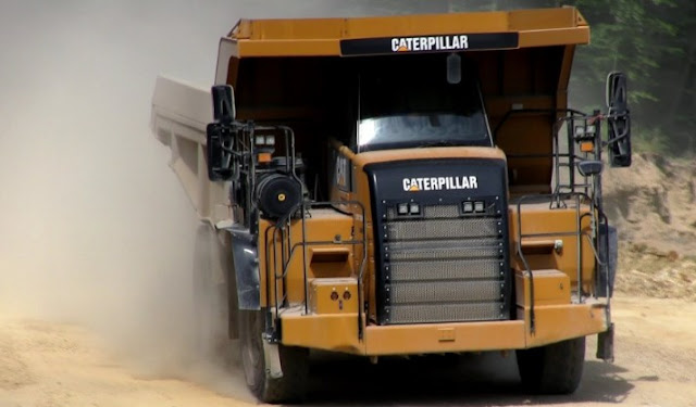 articulated dump truck Caterpillar 772