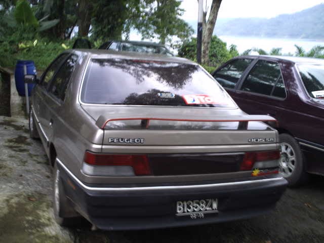 Aneka iklan baris Jual mobil Sedan Peugeot 405 SR Th 90 