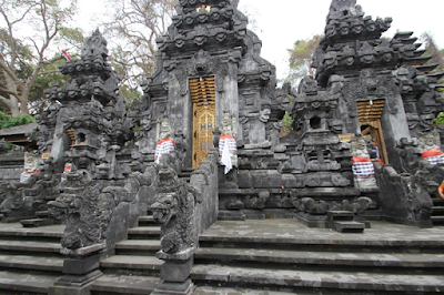 Goa Lawah Temple, Tempat Wisata di Bali yang Lagi Nge-Hits Berkat Kelelawar