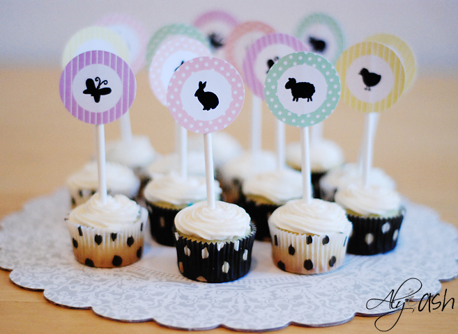 mini cupcakes for easter. love a mini cupcake right!