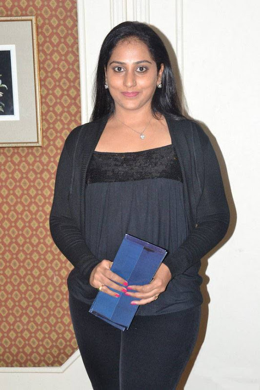 Tamil Actress Gayathri in Black Dress Photos cleavage