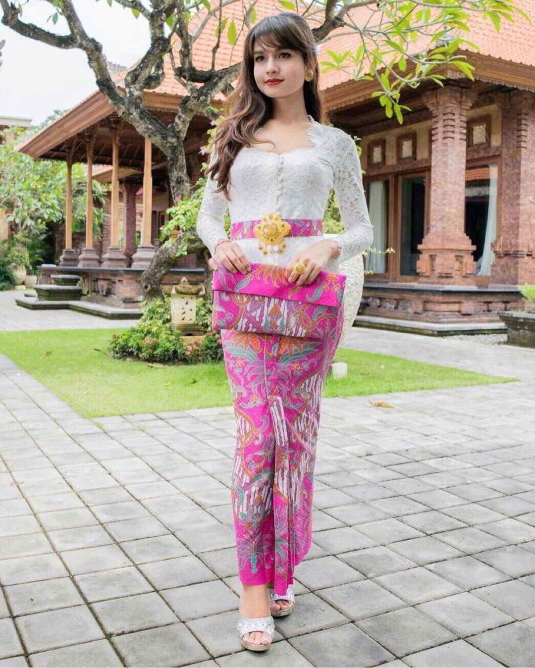  Kebaya Bali Anne Avantie Yang Mempesona Kumpulan Model 