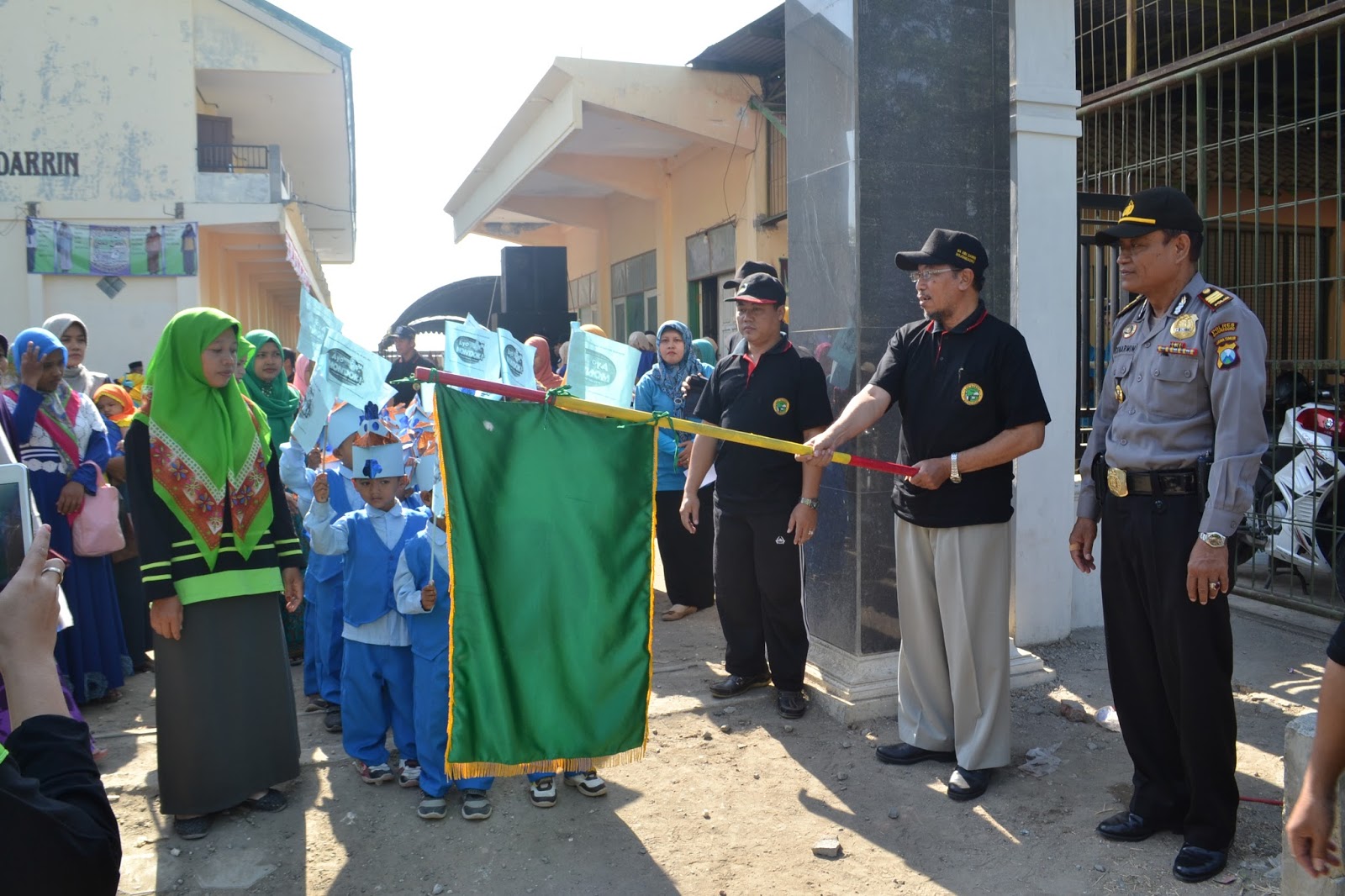 FOTO 1 Pawai Taaruf 1 Muharram 1437 HMA. Abu Darrin 2015 M 