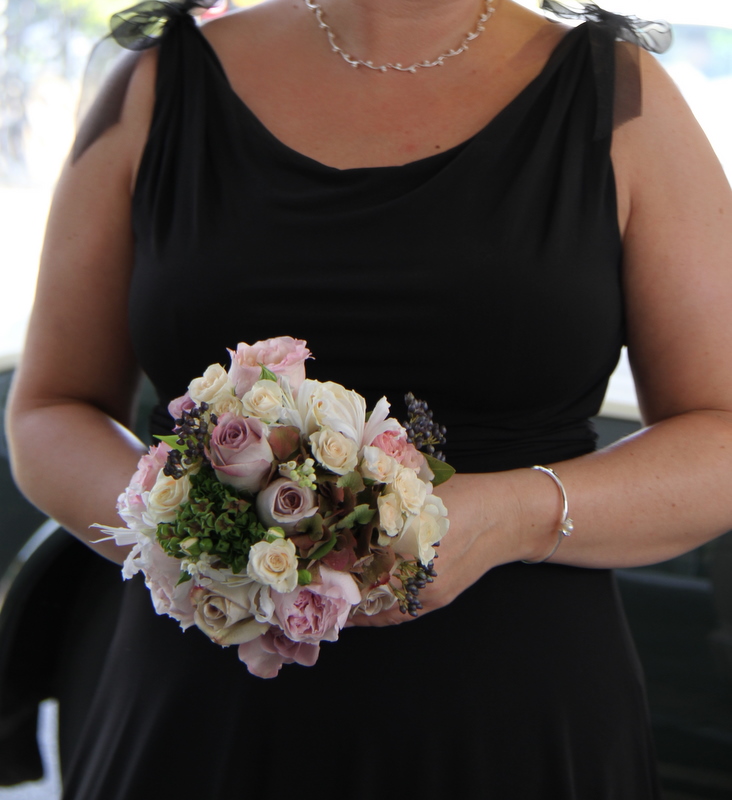  and lovely English Garden Roses it looked fabulous against the vintage 