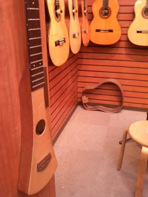 Guitar trial purpose room