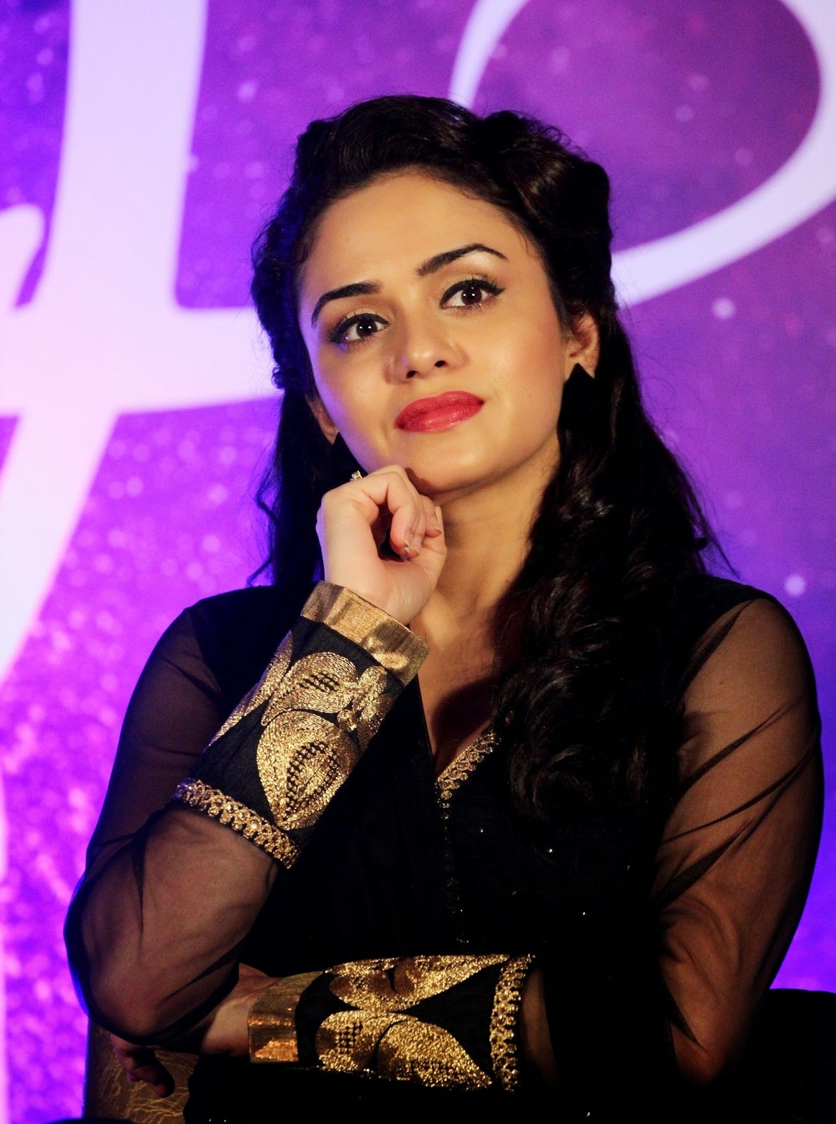 Amruta Khanvilkar Wallpapers Free