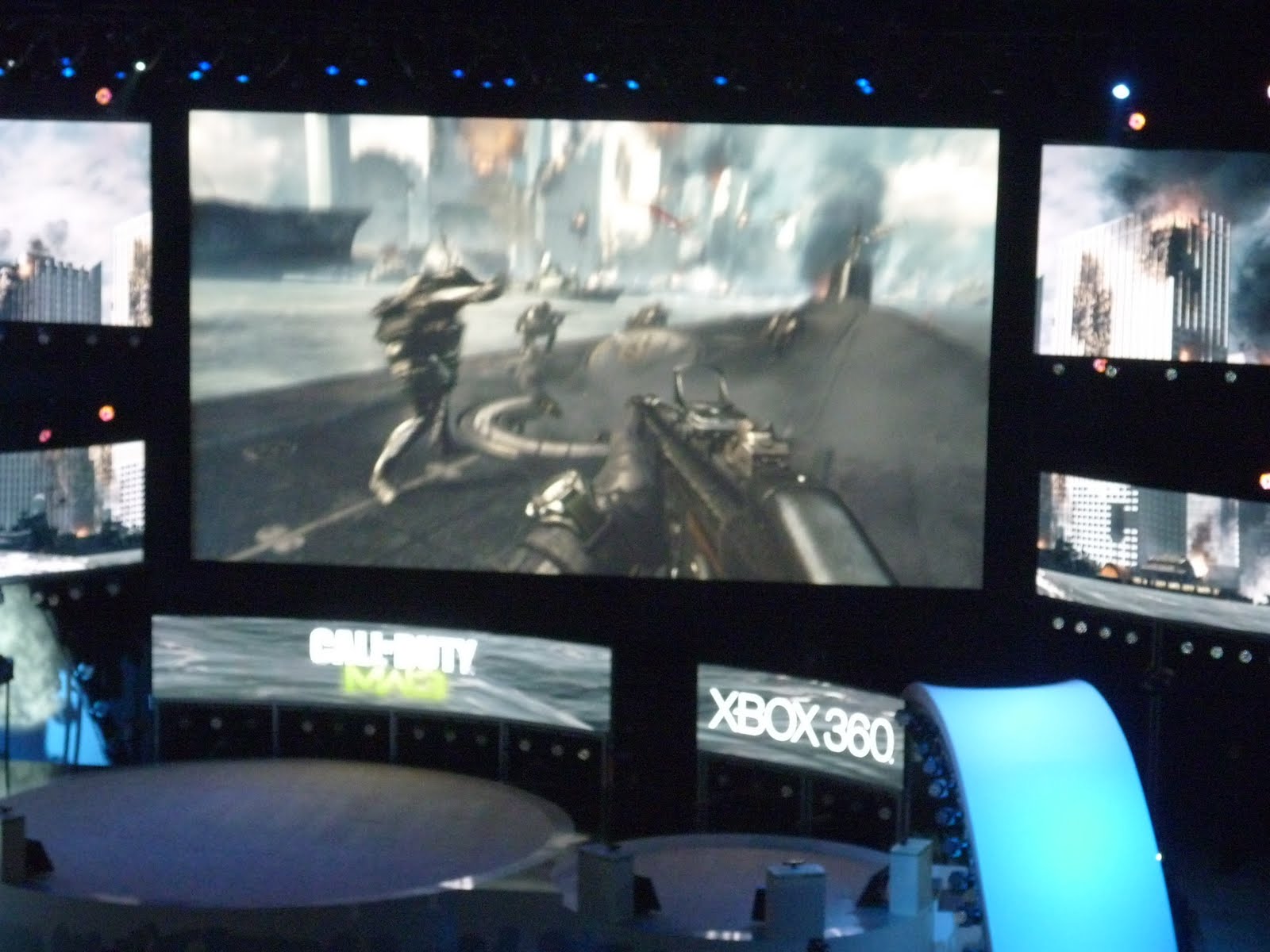 Microsoft Xbox 360 at E3 2011 | Driving & Shooting Video Games - 