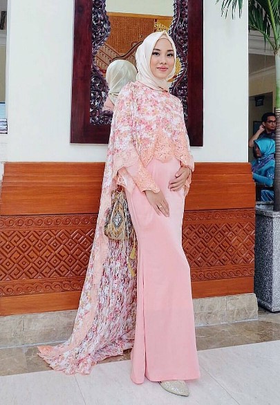 10 Model  Kebaya  Batik  Untuk  Pesta  Cantik Elegan 2021