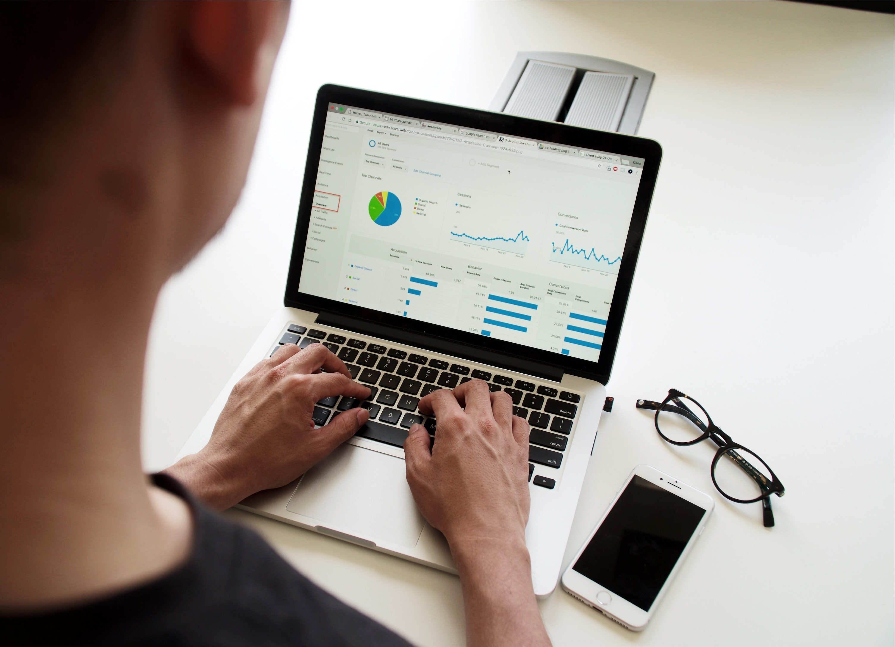 Ilustrasi Mengenal Cloud Data Storage: Solusi Penyimpanan Data di Dunia Maya