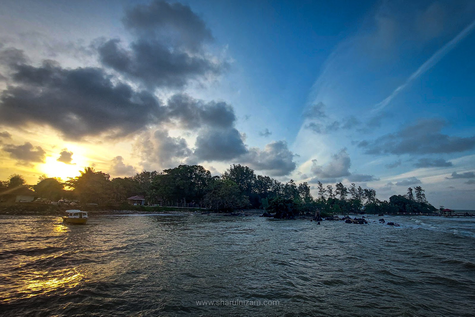 Matahari Terbenam Di Tanjung Balau