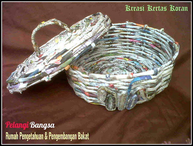 program csr (corporate social responsibility) kerajinan tangan kreasi kertas koran