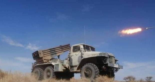 Así ataca el Ejército saharaui posiciones marroquíes con los lanzamisiles múltiples rusos BM-21 (Vídeo).
