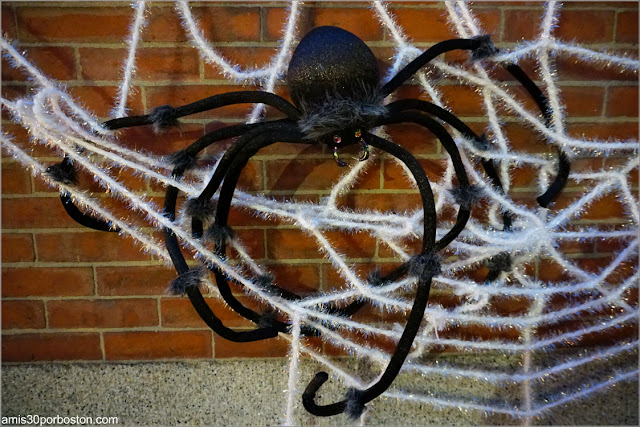 Decoraciones por Halloween en Beacon Hill, Boston