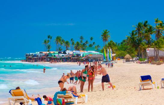 La llegada de turistas al Caribe cayó un 65.5% en 2020